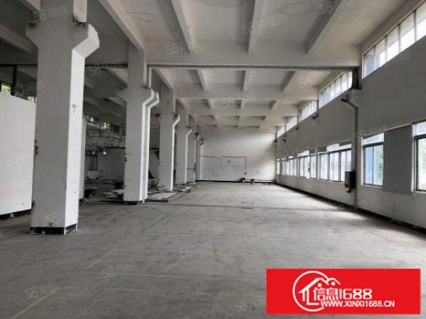 布吉龙山工业区一楼2000和4000平方。独院大空地