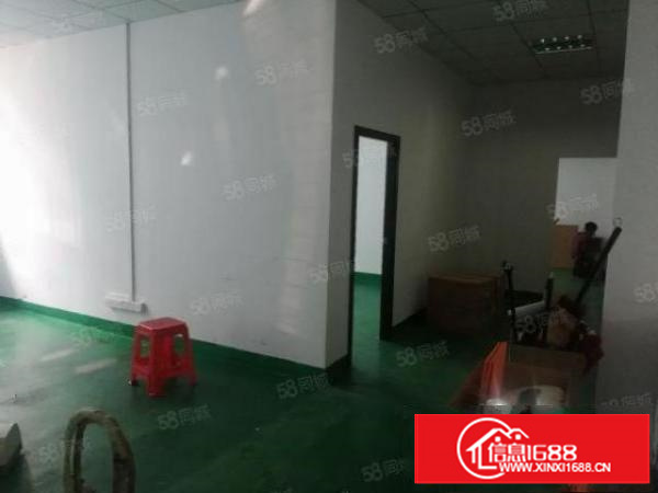 一楼带装修500平方，配套两间宿舍，总租金9500元