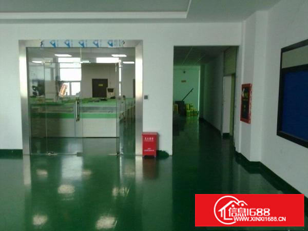 坂田地铁口新出4楼700平方带装修适合贸易办公