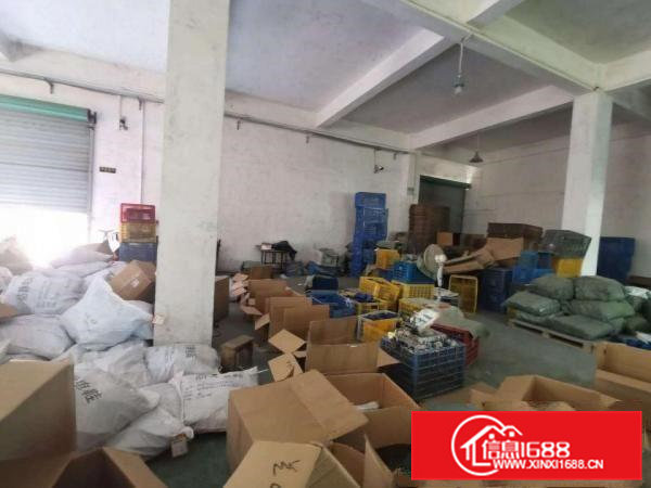 门口空地大，实客转租，小面积仓库，大片美标准厂房300平出租