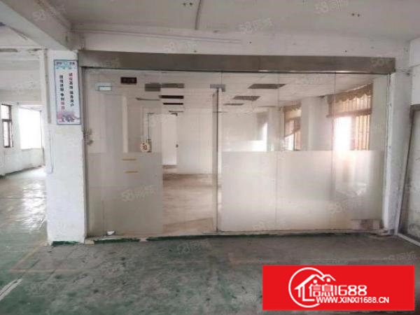 龙岗新生村三楼厂房350平方带电梯18元一平方出租
