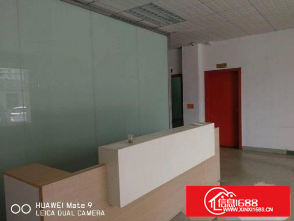 碧岭金碧路边厂房2700平米带前台可分租，办公室精装