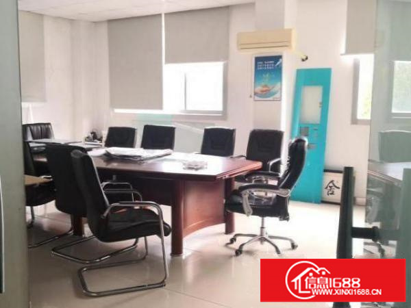 共有800平米，内设三大间办公室，四间小办公室，独立的厨房，