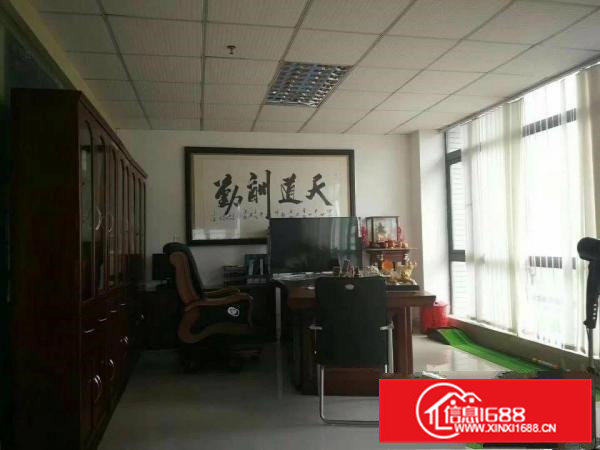 大朗黎贝岭工业区二楼精装修厂房680平出租，有电梯，位置好