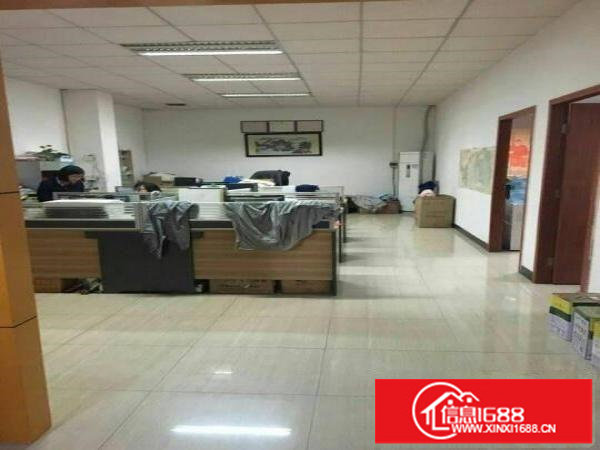 出租龙岗区平湖独院厂房楼上2000方，电梯5吨，有装修