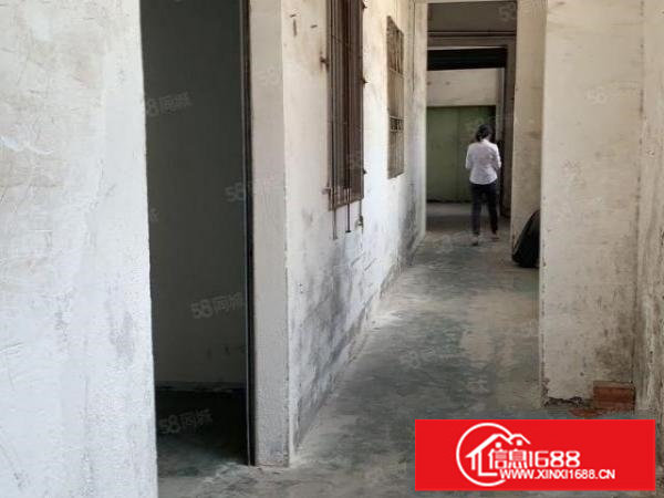 观澜新田楼上300平，带办公室，格局方正，价格实惠，面积实在