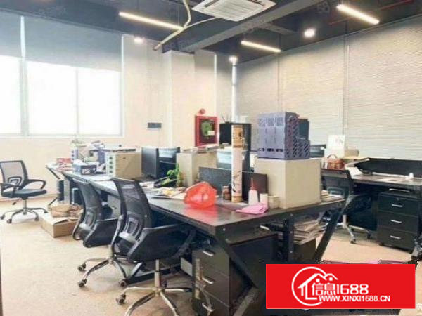 主干道边，石岩新出楼上860平方带豪华装修办公研发厂房出租