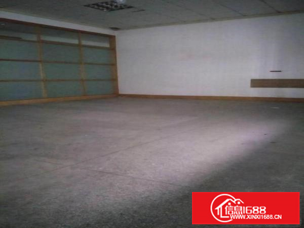 仲恺临近高速出口楼上带装修厂房1200出租