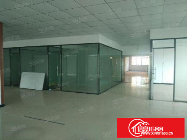 观澜独院标准厂房三楼整层3500平方出租，精装修办公室。