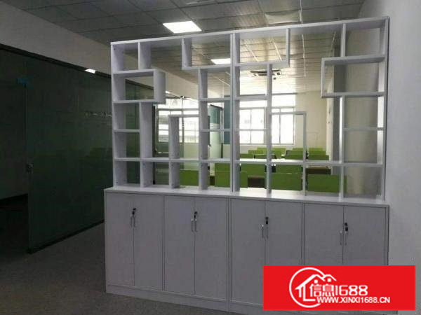 油松全新装办公室320平出租，水电齐全，拎包入租