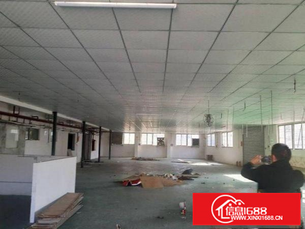 新墟独门独院全新楼上1200平厂房可分，现成办公室，交通便利