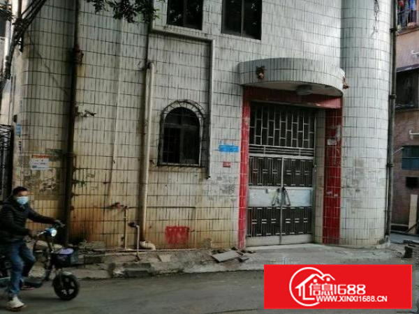 占地面积350平方左右，一楼独院，二楼和三楼可住宿，也可加工