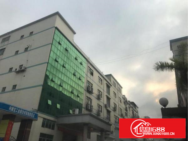 平湖华南城高速出口原房东厂房三楼1600平米招租