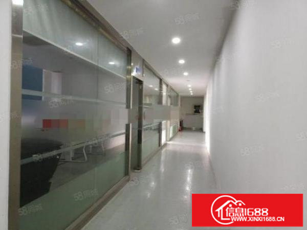 新出精装修厂房800平现成办公家具可拎包入住