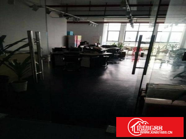 宝龙新出楼上带卸货平台装修1650平出租