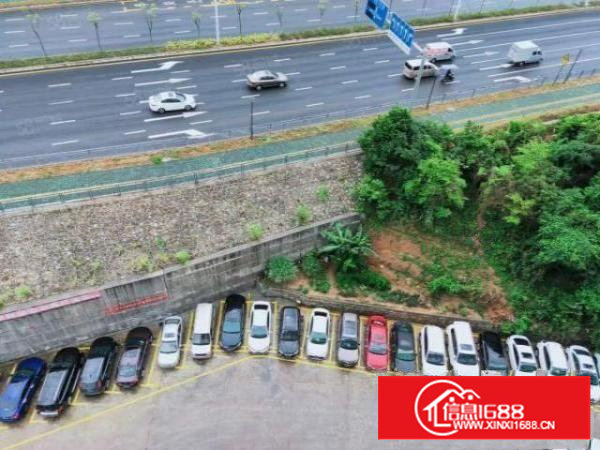 石岩外环路楼上1300平米带装修厂房出租