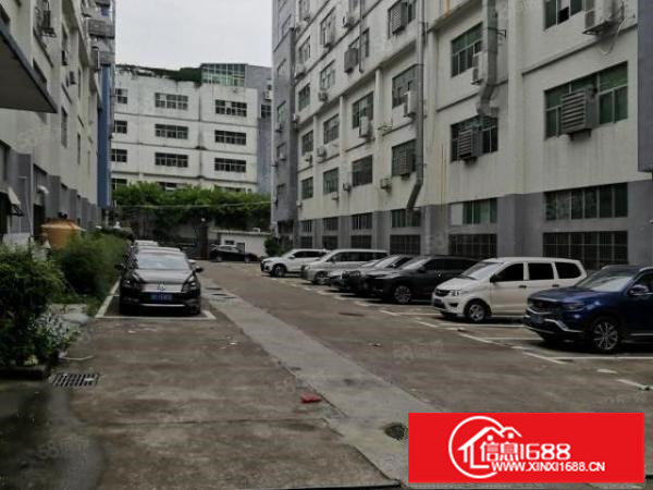 观澜福民，近地铁口带装修三楼200平方厂房，拎包入住