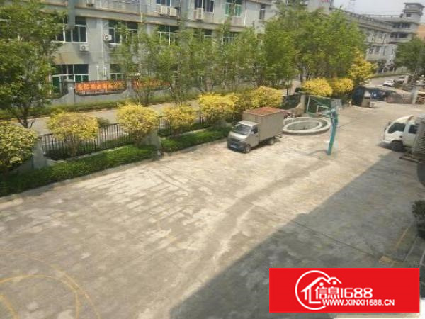 横岗大康新出楼上1580平米带装修厂房出租