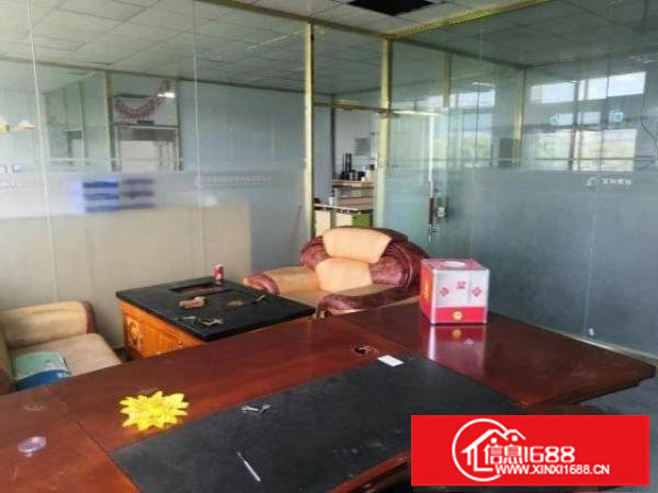 凤凰国边上，原房东带装修，独门独院。交通便利。形像好。