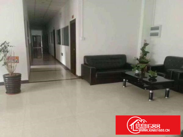 桥头镇新出楼上精装修厂房面积1500平方，现成办公室！