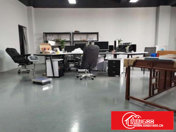 厂房靠近主干道附近，周边设施完善，交通方便，人流量大，易招工