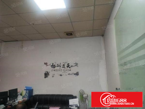 长安镇沙头楼上300平方精装修厂房，两个办公室独立洗手