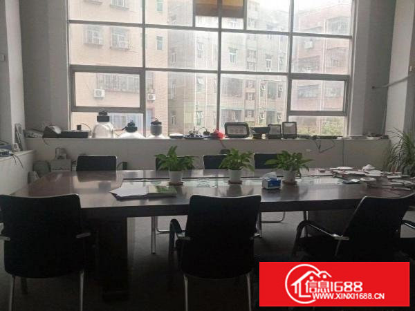 龙岗南联地铁口边新出楼上精装修1000平标准厂房出租