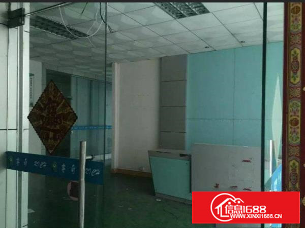 急租塘厦石马二楼900平厂房出租，现成带装修！