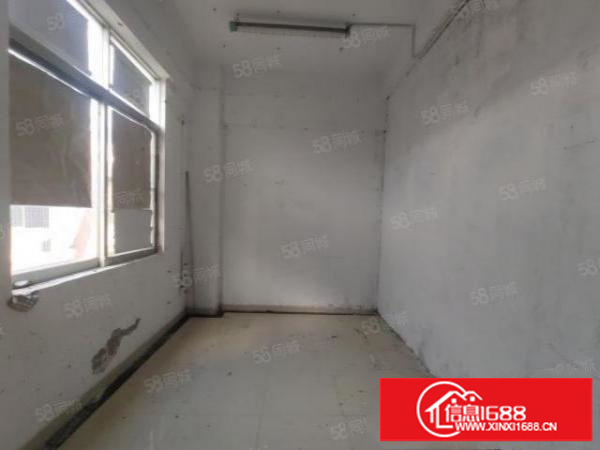 西乡，前进二路，臣田工业园，楼上带装修整层1050平厂房出租