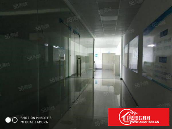 石岩料坑大道工业区楼上580平米带装修标准厂房出租