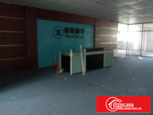 石岩水田鸿兴路附近厂房楼上1700平米面转让费招租