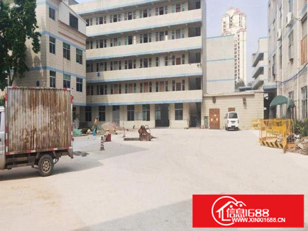 平湖华南城南门附近一二楼2900平厂房急租可分租