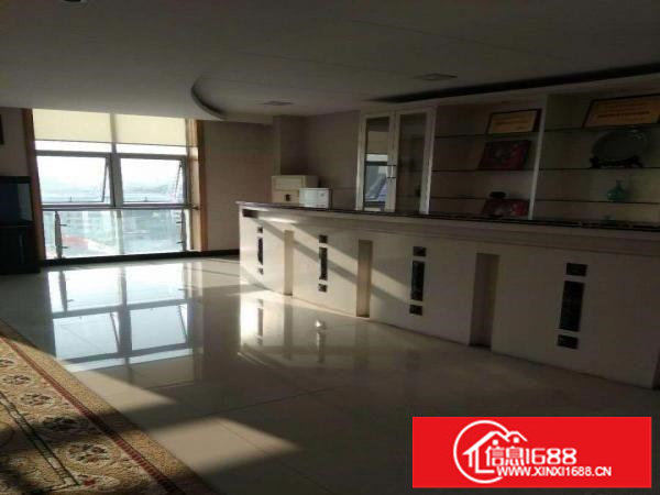 平湖中学后面附近精装修办公室租，有100平150平