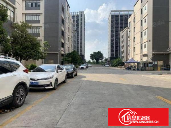 东坑工业园分租3楼整层1300平方，水电齐全，形象好空地大，