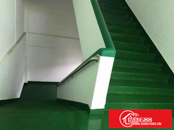 出租龙岗区188工业园独院2楼700平方！可做电池，现成装修