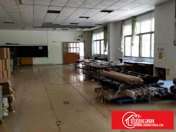 深圳市松岗镇东方田园路13号。三楼免中介厂房出租（中介勿扰）