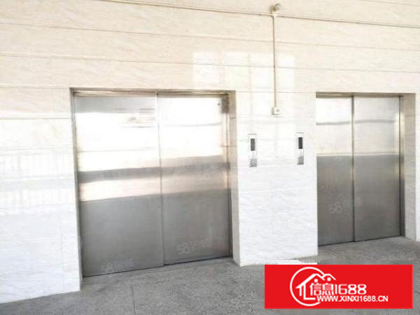 长安镇轻轨站旁，新出1000平精装修厂房出租，实拍现场照片