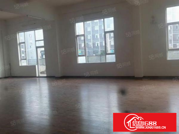 顺德均安主干道旁1450平，园区空地大好停车有办公室3吨货梯