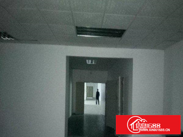 龙岗区平湖标准厂房楼上500平新出厂房出租