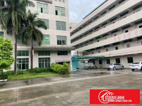 袁山贝工业标准厂房二楼1800平方，水电办公室齐全，位置好