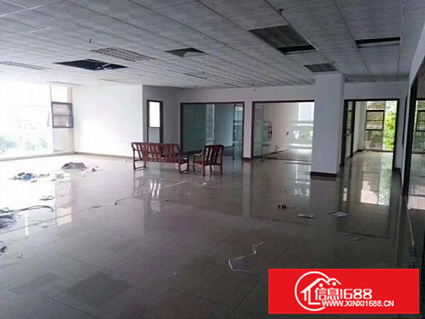 清溪楼上3500平厂房，现成办公装修，有消防