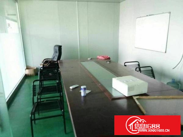 观澜清平附近新出楼上2500平方带装修厂房招租