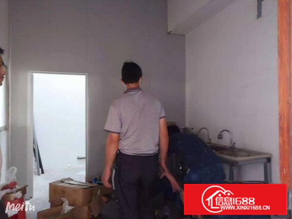 长安镇锦厦工业园出租楼上388平和200平厂房大小可分租