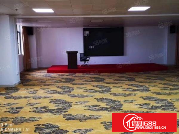 龙华清湖地铁口旁，楼上整层1600平方，红本厂房出租，精装修