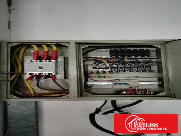 楼上1300平方，精装修，带2台航车