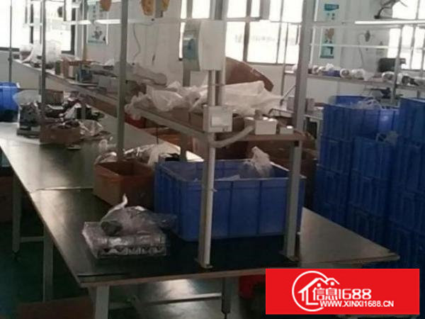 分租，没有中间差价，中介可以帮忙介绍