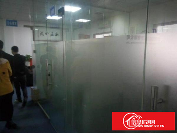 石岩汽车站附近300平精装小厂房，免转让费出租