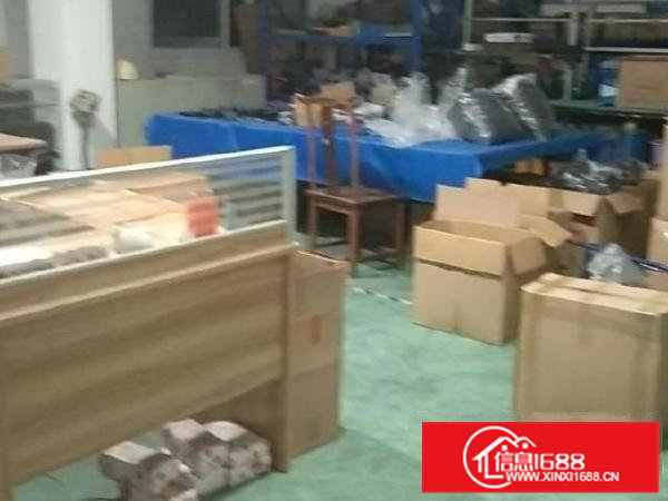 交通便利，三楼带电梯，装修齐全