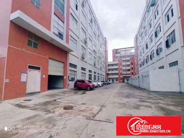 凤岗靠近大运城邦楼上带精装修厂房楼上2100平现成水电办公