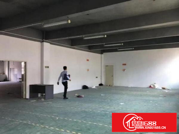 沙荷路带红本，楼上厂房680平米出租，形象好，三吨货梯